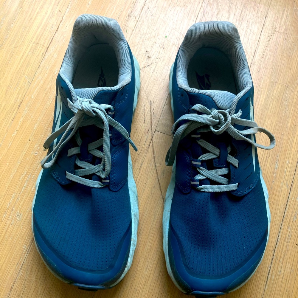 Altra women’s superior 5 trail running shoes size 9
